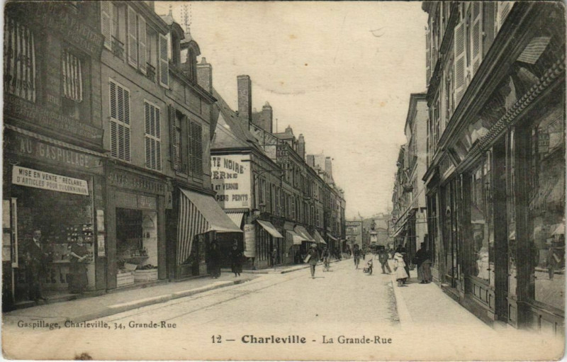 Carte postale ancienne Charleville - La Grande-Rue