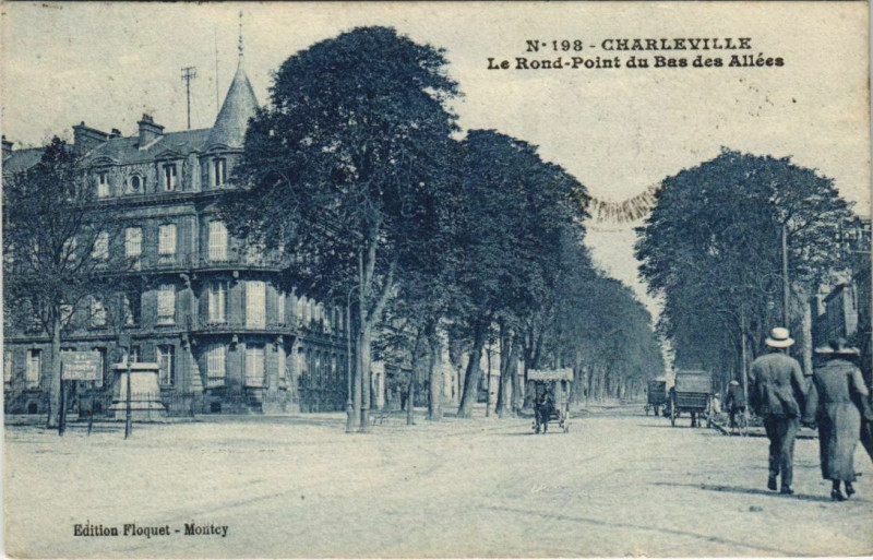 Carte postale ancienne Charleville - Le Rond-Point du Bas des Allees
