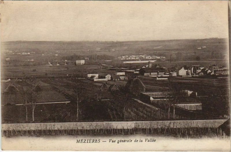 Carte postale ancienne Mezieres - Vue générale de la Vallée