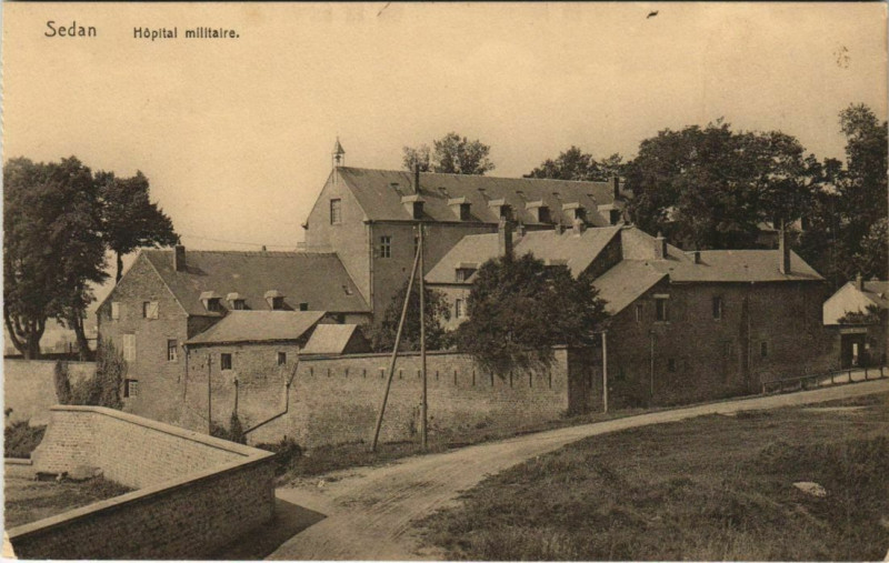 Carte postale ancienne Sedan - Hopital militaire à Sedan