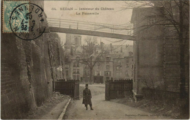 Carte postale ancienne Sedan - Interieur du Chateau à Sedan