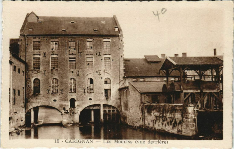 Carte postale ancienne Carignan - Les Moulins à Carignan
