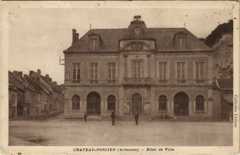 Carte postale ancienne Chateau-Porcien - Hotel de Ville à Château-Porcien