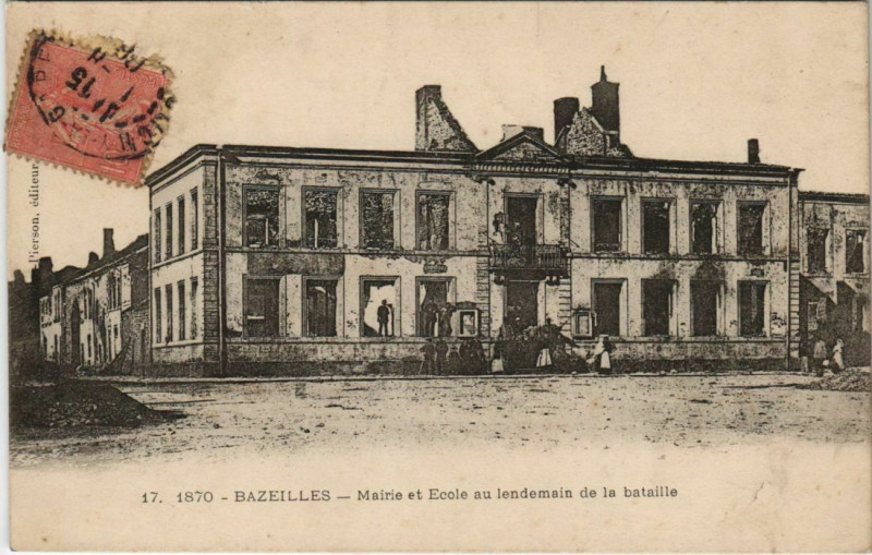 Carte postale ancienne Bazeilles - Mairie et Ecole au lendemain de la bataille à Bazeilles
