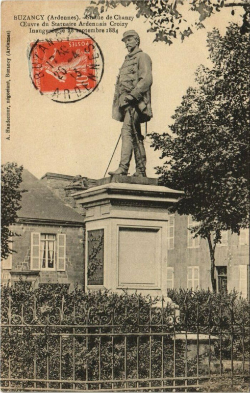 Carte postale ancienne Buzancy - Statue de Chanzy à Buzancy
