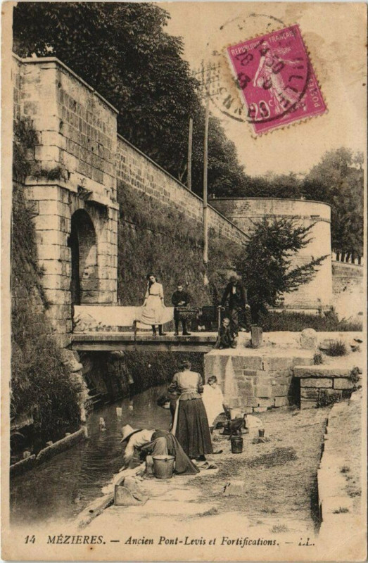 Carte postale ancienne Mezieres - Ancien Pont-Levis et Fortifications