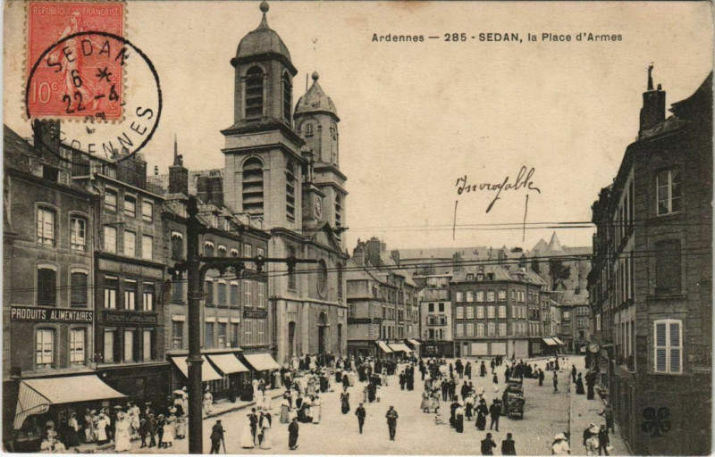Carte postale ancienne Sedan - La Place d'Armes à Sedan