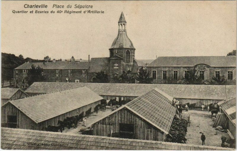 Carte postale ancienne Charleville - Place du Sepuicre