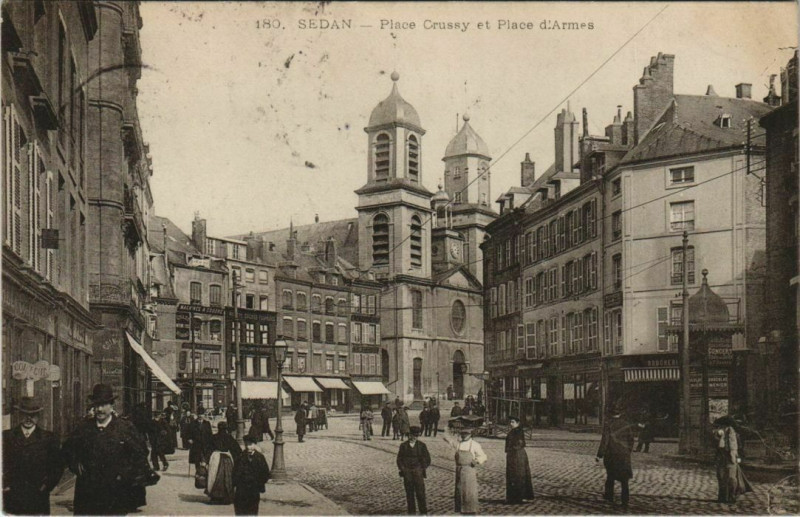 Carte postale ancienne Sedan - Place Crussy et Place d'Armes à Sedan