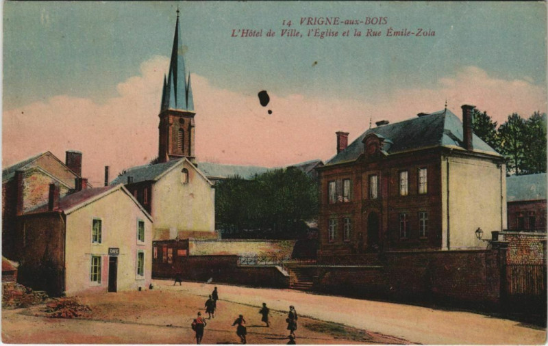 Carte postale ancienne Vrigne-aux-Bois - L'Hotel de Ville à Vrigne aux Bois