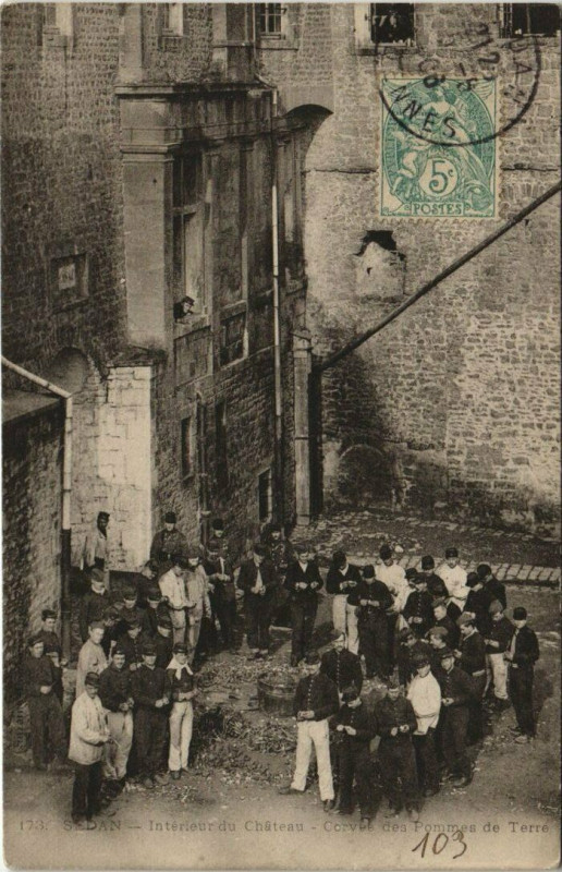 Carte postale ancienne Sedan - Interieur du Chateau à Sedan