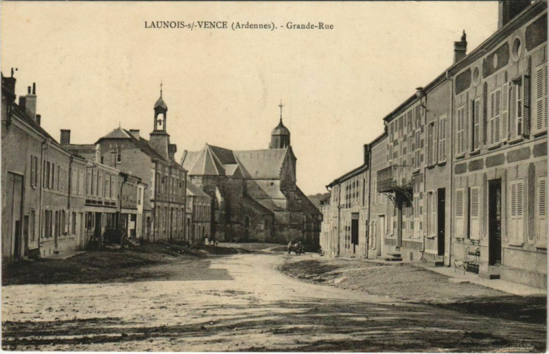 Carte postale ancienne Launois - Vence - Grande Rue
