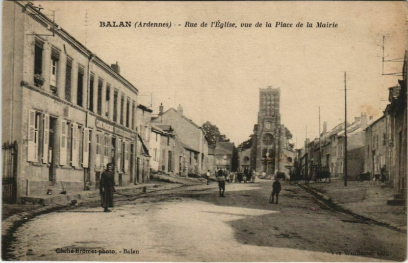Carte postale ancienne Balan - Rue de l'Eglise à Balan