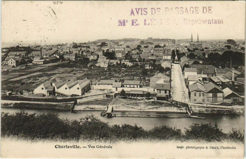 Carte postale ancienne Charleville - Vue générale