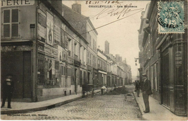 Carte postale ancienne Charleville - Rue Bourbon