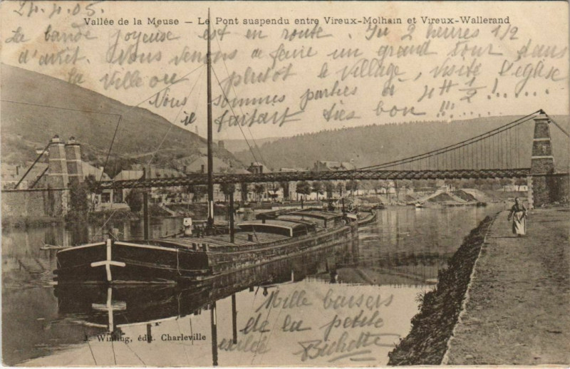 Carte postale ancienne Vallée de la Meuse - Le Pont suspendu entre Vireux-Molhain à Vireux-Molhain