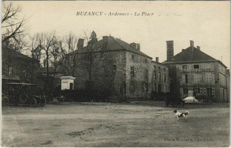 Carte postale ancienne Buzancy - Ardennes - La Place à Buzancy