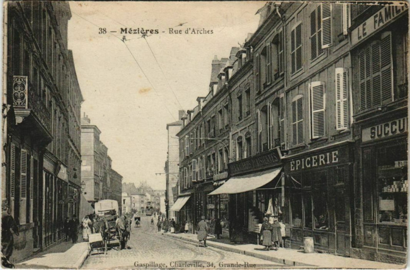 Carte postale ancienne Mezieres - Rue d'Arches