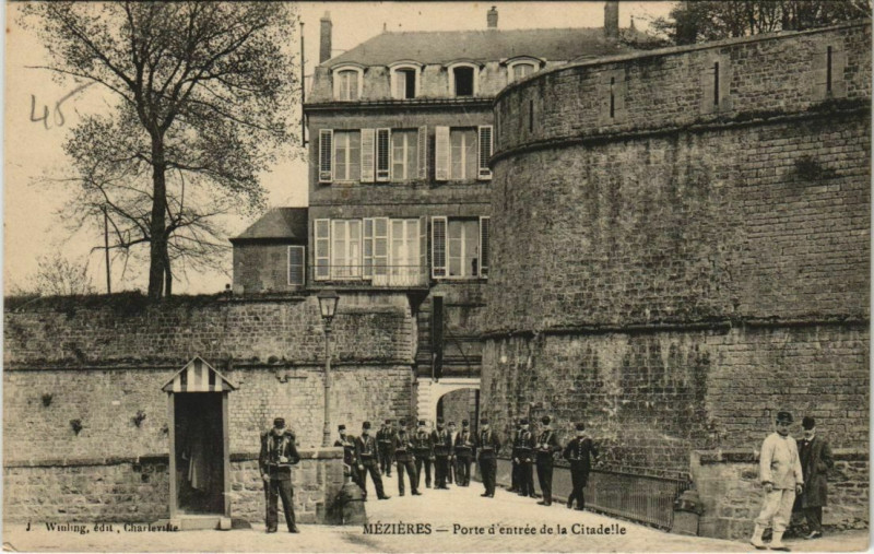 Carte postale ancienne Mezieres - Porte d'entree de la Citadelle