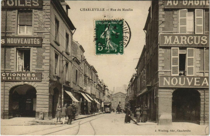 Carte postale ancienne Charleville - Rue du Moulin