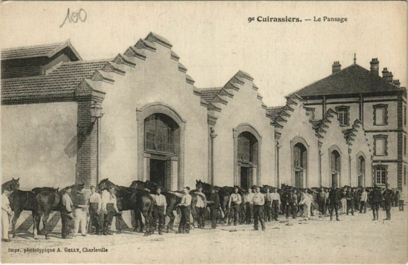 Carte postale ancienne Curiassiers - Le Pansage