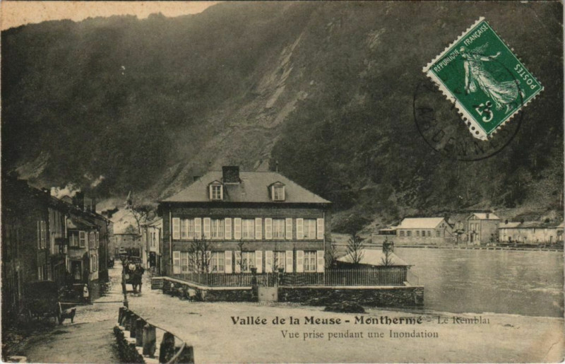 Carte postale ancienne Montherme - Le Remblai à Monthermé