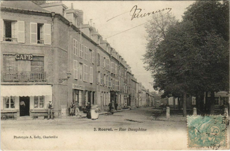Carte postale ancienne Rocroi - Rue Dauphine à Rocroi
