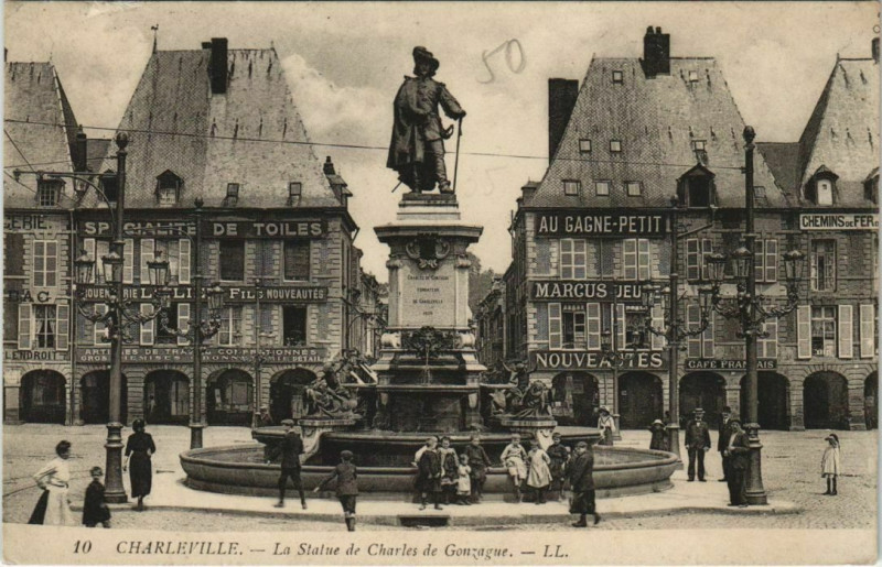 Carte postale ancienne Charleville - La Statue de Charles de Gonzague