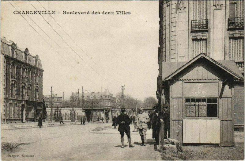 Carte postale ancienne Charleville - Boulevard des deux Villes