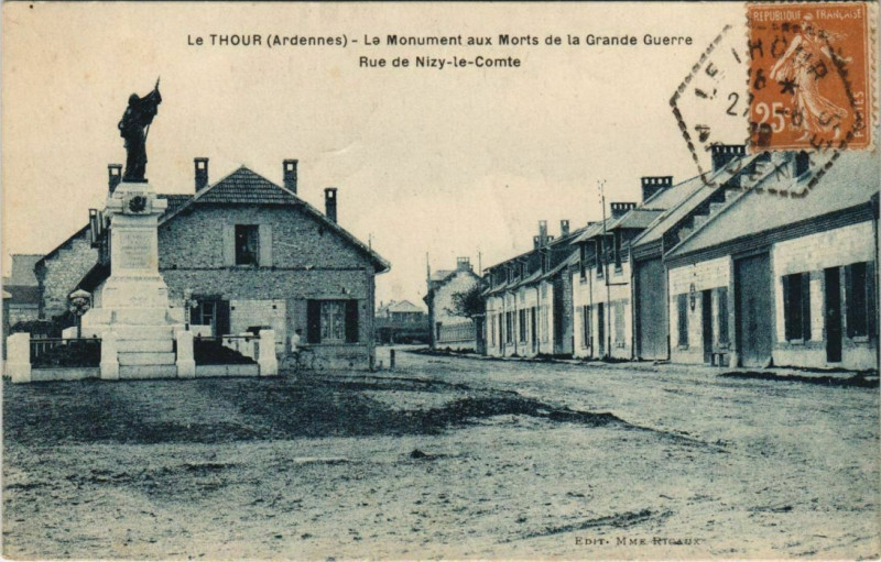 Carte postale ancienne La Thour - Le Monument aux Morts de la Grande-Guerre