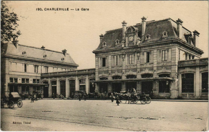 Carte postale ancienne Charleville - Le Gare
