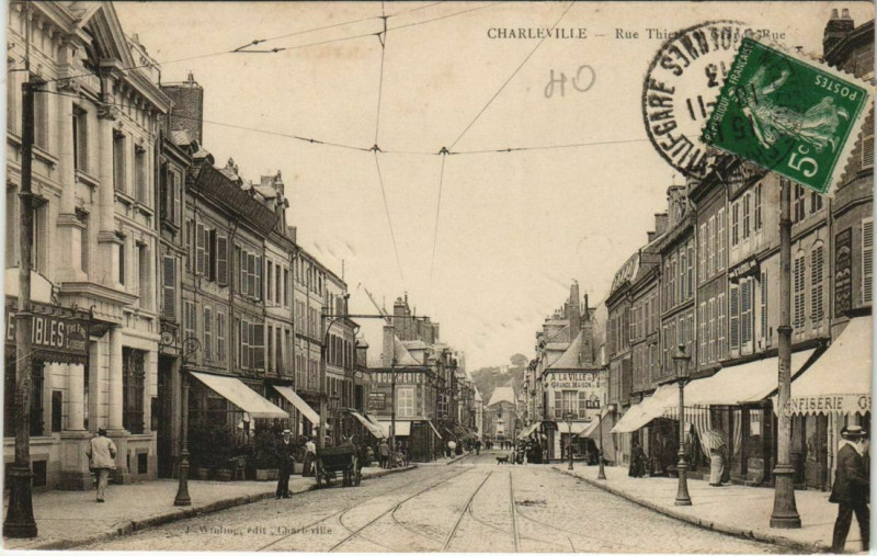 Carte postale ancienne Charleville - Rue Thiers