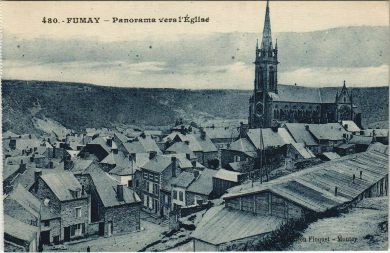 Carte postale ancienne Fumay - Panorama vers l'Eglise à Fumay