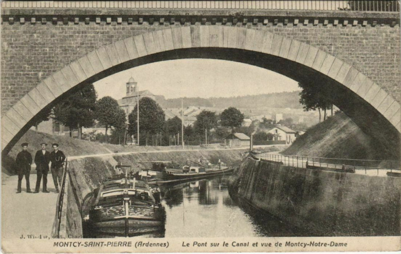 Carte postale ancienne Montcy-Saint-Pierre - Le Pont sur le Cana et vue de Montcy-Notre-Da