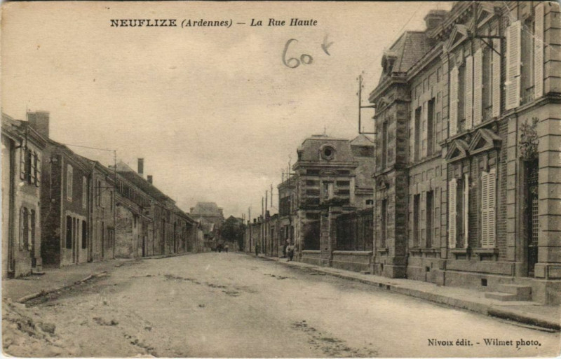 Carte postale ancienne Neuflize - La Rue Haute à Neuflize