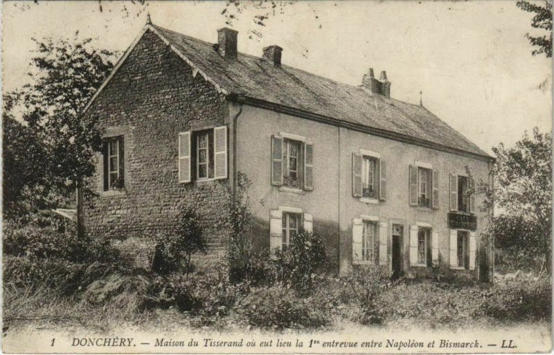 Carte postale ancienne Donchery Maison du Tisserand ou eut lieu la entrevue entre Napoel à Donchery