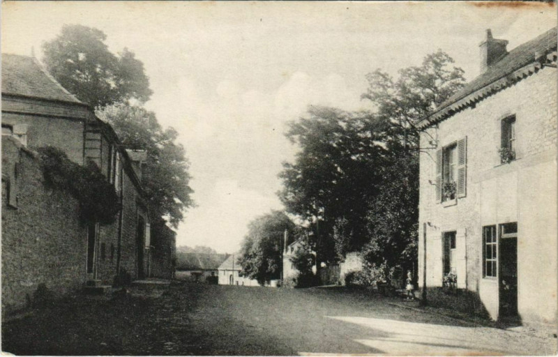Carte postale ancienne Balan - Rue de l'Eglise à Balan