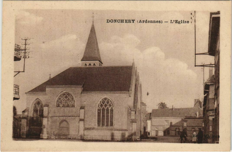 Carte postale ancienne Donchery - L'Eglise à Donchery