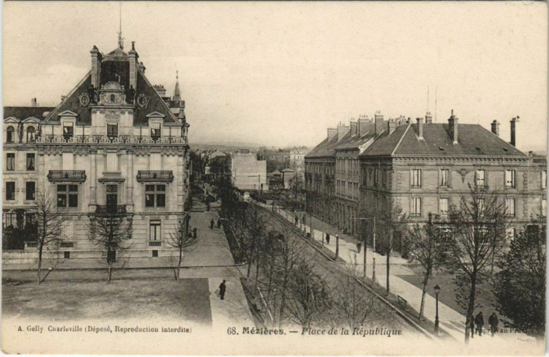 Carte postale ancienne Mezieres - Place de la Republique