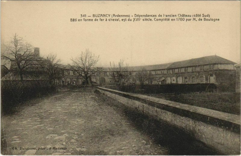 Carte postale ancienne Buzancy - Dependances de l'Ancien Chateau à Buzancy