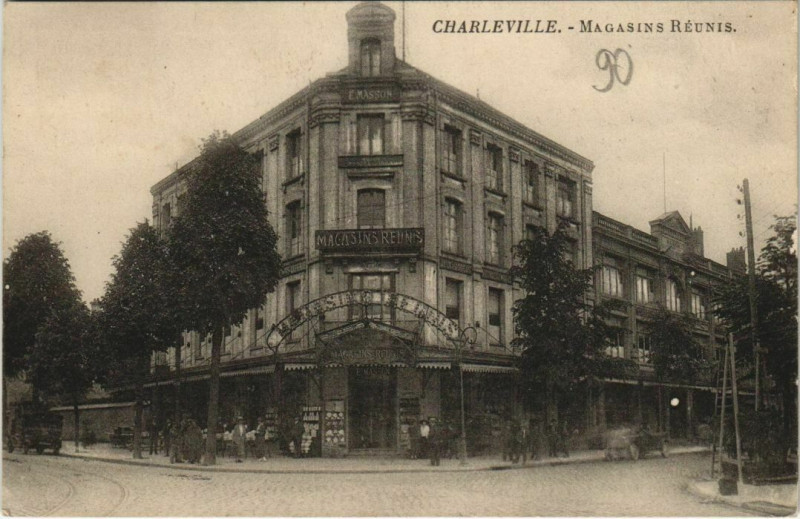 Carte postale ancienne Charleville - Magasins Reunis