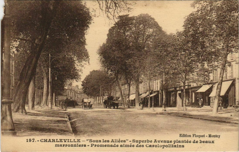 Carte postale ancienne Charleville - Sous les Allees