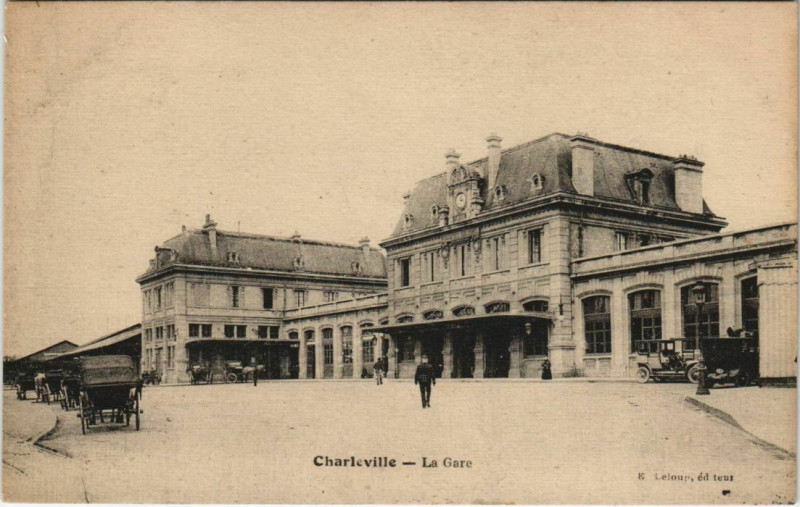 Carte postale ancienne Charleville - La Gare