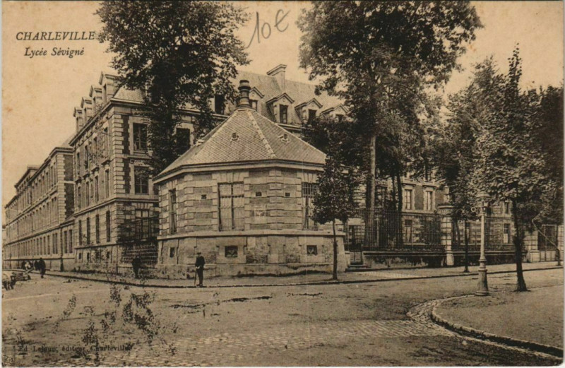 Carte postale ancienne Charleville - Lycee Sevigne