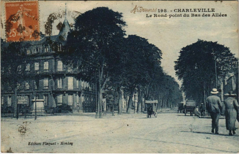 Carte postale ancienne Charleville - Le Rond-point du Bas des Allees