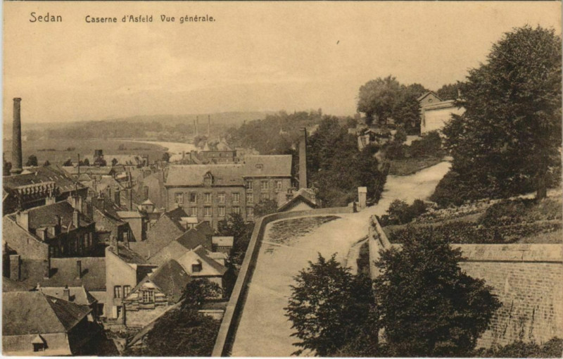 Carte postale ancienne Sedan - Caserne d'Asfeld à Sedan