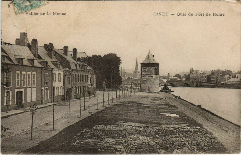 Carte postale ancienne Givet - Quai du Fort de Rome à Givet