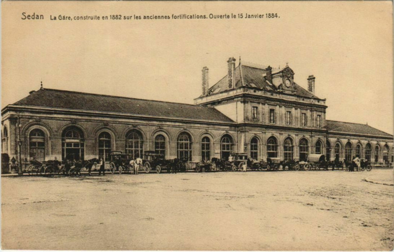 Carte postale ancienne Sedan - La Gare à Sedan