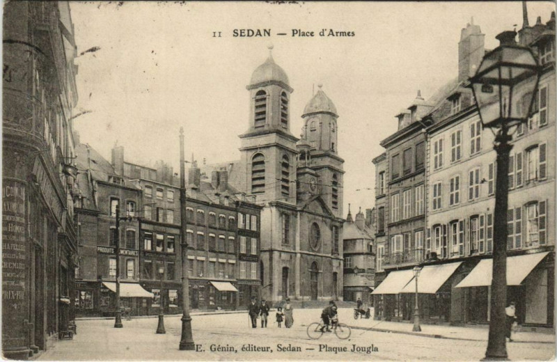 Carte postale ancienne Sedan - Place d'Armes à Sedan