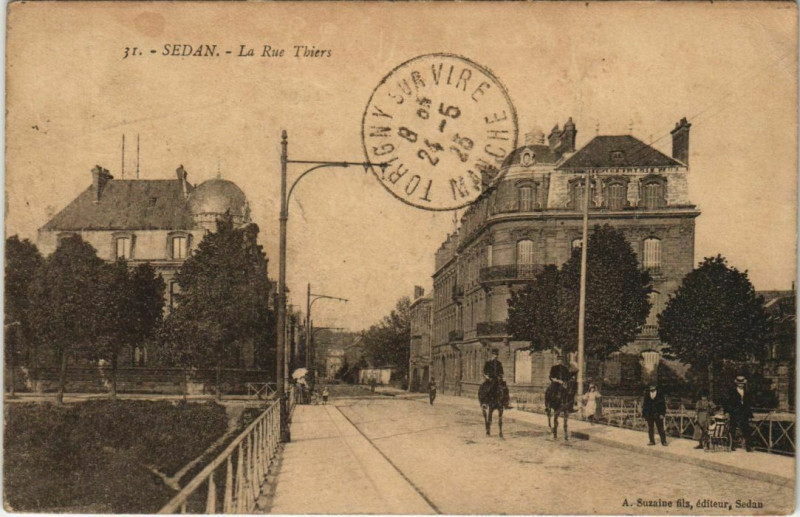 Carte postale ancienne Sedan - La Rue Thiers à Sedan